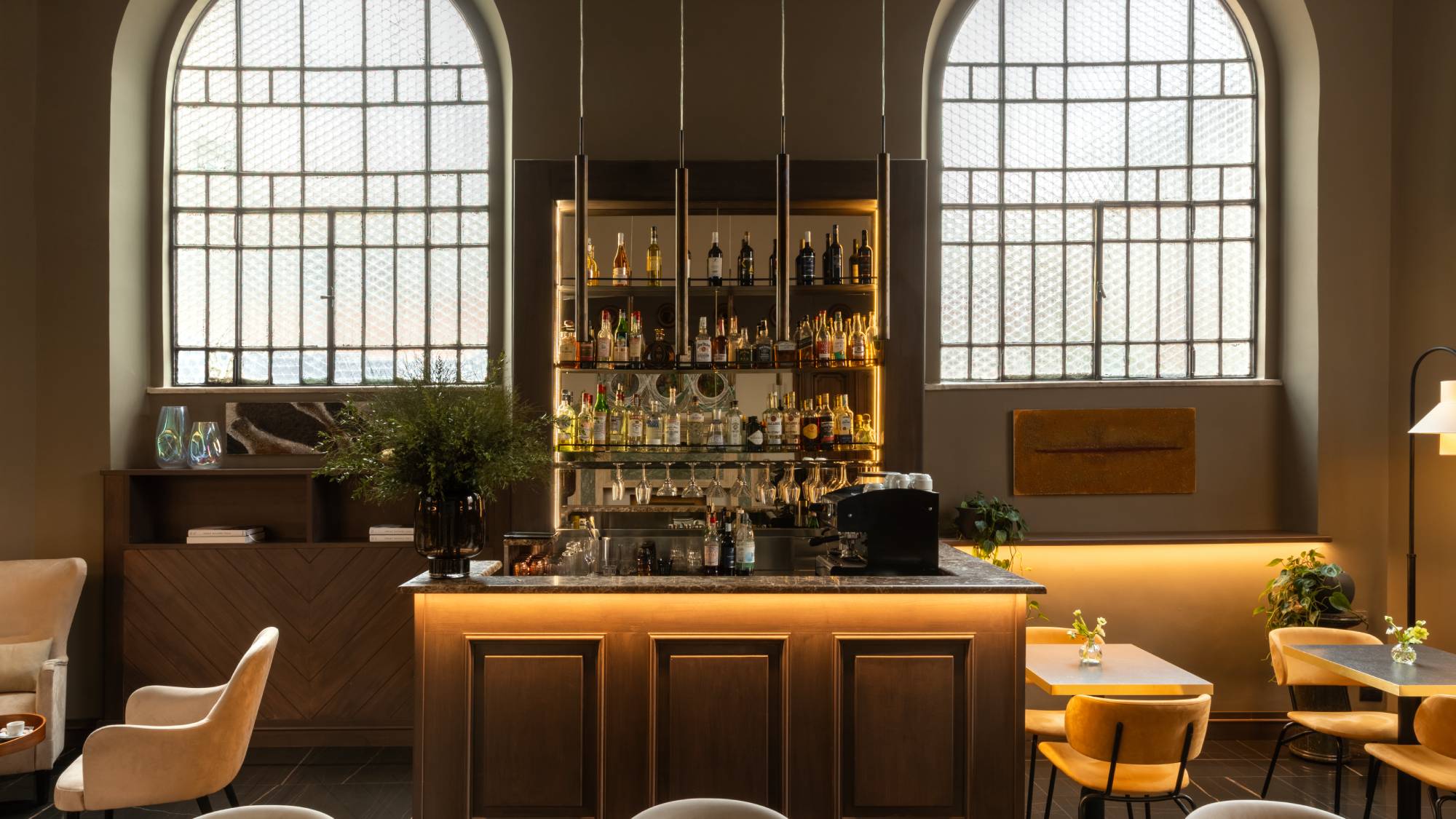 Close-up of a sophisticated bar counter in an elegant Lounge Bar - Hotel Viminale, BZAR hotels in Rome